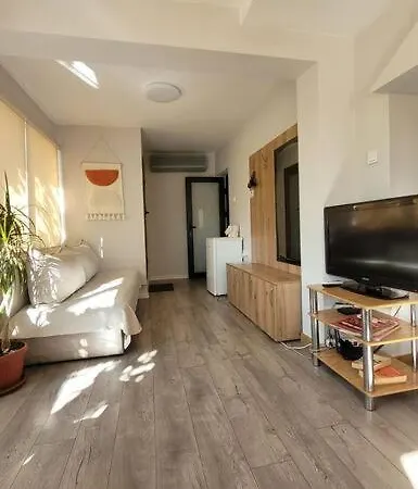 Elegant Loft Studio Terrace Апартамент *
